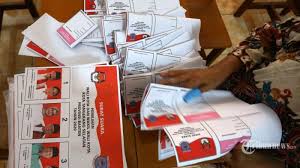 Jadi total kekurangan surat suara dari hasil penyortiran dan pelipatan yang telah dilakukan bersama sebanyak 2.243, ujar komisioner divisi soal kekurangan 2.243 lembar surat suara, kpu karawang akan berkoordinasi dengan perusahaan yang ditunjuk untuk memenuhi surat suara yang kurang. Mengenal 3 Jenis Surat Suara Yang Akan Diterima Pemilih Saat Pilkada Serentak 9 Desember 2020 Tribunnews Com Mobile