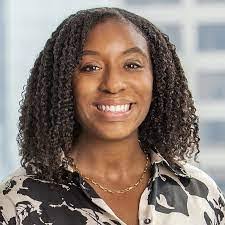 Elizabeth August's Instagram, Twitter & Facebook