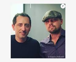 Снимался в фильме «полночь в париже», получившем оскар в 2012 году. Gad Elmaleh Pose Avec Leonardo Dicaprio Apres Son Spectacle Gad Elmaleh Al Pacino 950x592 Png Download Pngkit