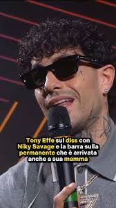 NON DITE A TONY CHE FA LA PERMANENTE ❌💇🏻, In occasione della sua  intervista a Radio Italia, Tony Effe è tornato a parlare del diss con Niky  Savage rivelando un aneddoto sulla barra in cui veniva ...