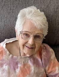 Doris Simmons's Instagram, Twitter & Facebook