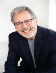 Cari Pierce's Instagram, Twitter & Facebook