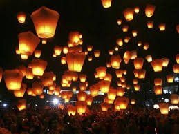 2014年02月14日 台湾新北市 上百名民众释放天灯祈福新年的好运和繁荣 平溪天灯节如期举行 民众将写有心愿和姓名的灯笼放飞天空 喜迎元宵佳节 摄影师 chiang ying ying sky lanterns travel pictures pictures of the week