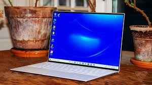 The 2020 model now features slimmer bezels that paved the way for the new 16:10 display instead of the standard 16:9. Dell Xps 13 Late 2020 Review Greatness Refined The Verge