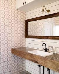 昼間ご紹介したブラケットランプ 洗面台で使ってらっしゃる方が多いです もちろん洗面台以外でも 廊下やトイレ ベッドサイドにも 上下左右に明かりの向きを変えられるタイプはキッチンの手元灯としても素敵で便利ですね 詳細はウェブストアのカテゴリー 照明