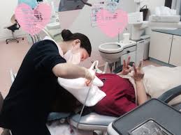 「歯科衛生士　胸」の画像検索結果