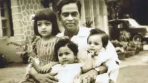 Jun 16, 2021 · sunny deol and shah rukh khan were not the best of friends in the industry. Happy Birthday Shah Rukh Khan Rare Pictures Of Superstar With His Family