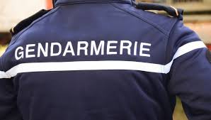 Il assume la prévention et la sécurité routière, le dépôt de plainte, les enquêtes, la surveillance, ainsi que la protection des personnes et le gendarme débute sa carrière avec un salaire de 1700€/mois (1300€ durant la formation de 12 mois). La Securite Des Seniors Avec L Adjudant Despret De La Gendarmerie De Loire Atlantique