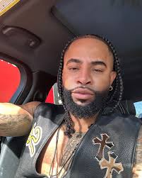 Elijah Blake's Instagram, Twitter & Facebook