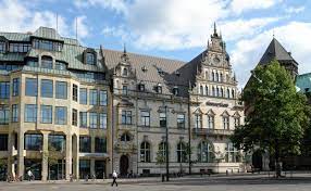 Der domshof wird für den markt sowie für größere freiluftveranstaltungen genutzt, beispielsweise die. Datei Bremer Bank Domshof 2013 Jpg Wikipedia