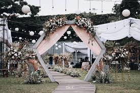 Elior Design Bandung Jakarta On Instagram The Couple Wanted To Use Concrete Tex Wedding Backdrop Decorations Wedding Stage Design Wedding Stage Decorations