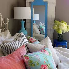 Including gorgeous dressing chest & wardrobe hand painted in annie sloan. Tips And Ideas For Decorating A Bedroom In Vintage Style