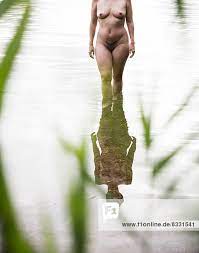 Germany, North Rhine-Westphalia, Cologne, Nude woman at a lake