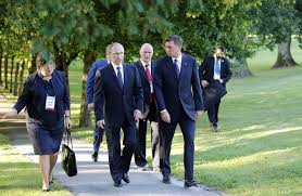 Tako sta se Putin in Pahor sprehajala ...