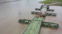 GLOBALink | Soldiers install 200-meter pontoon bridge in 25 minutes in Sichuan, China