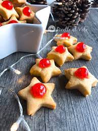 Ingredienti 500 gr farina 0150 gr uvetta75 gr pinoli100 gr ciliegie candite1 cucchiaio acqua di fiori. Biscotti A Stella Con Ciliegie Candite Ricette Al Volo