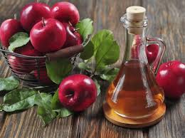 Cuka apel (apple vinegar) sangat baik dikonsumsi setiap hari karena memiliki berbagai manfaat bagi kesehatan tubuh. Catat Begini Cara Memakai Cuka Apel Untuk Jerawat