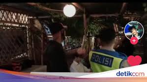 Tempat makan halal di ubud bali yang satu ini tentu sudah tidak asing lagi, karena namany sudah cukup terkenal dalam deretan restoran halal di bali. Ngamuk Warung Makannya Dipaksa Tutup Pria Ini Ribut Dengan Polisi