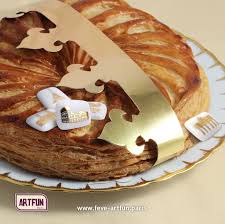 Va C Ritable Tradition De Luxe A La Frana Aise Pour La Galette Des Rois Monuments D Europe Les Fa Ves En Porcela Galette Des Rois Feve Galette Des Rois Feves