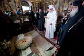 Maybe you would like to learn more about one of these? Patriarhul Romaniei A Depus O CoroanÄ De Flori La Mormantul Domnitorului Mircea Cel BÄtran Basilica Ro