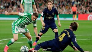 73' — удар мимо ворот — бензема карим. Real Madrid Vs Real Betis Los Blancos Cayeron 2 1 Por La Fecha 27 De Laliga Y No Recuperaron La Punta Del Torneo Rpp Noticias