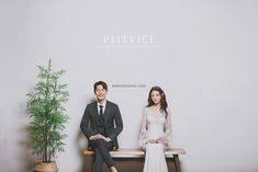 Bagi anda penggemar konsep minimalis, anda bisa menggunakan konsep tanpa perlu dilengkapi banyak properti, cukup menampilkan keintiman anda bersama pasangan sudah bisa menjadi ide foto prewedding terbaik. 54 Prewedd No Touch Ideas Pre Wedding Poses Pre Wedding Photoshoot Wedding Photoshoot