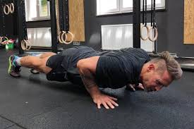 Hier hast du eine riesen große auswahl. Crossfit Workout Fur Zu Hause Bereit Fur Diese Knallharte Bodyweight Challenge