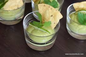 Verrine Tartare De Saumon Et Guacamole Epice Lacuisinefacile Com Tartare De Saumon Alimentation Recette Simple Et Rapide