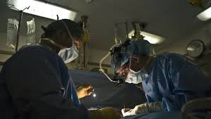 Des milliers de patients covid en inde se sont fait enlever les yeux à la suite de la contraction d'un champignon noir, car les médecins pensent que l'épidémie est déclenchée par l'utilisation de stéroïdes pour. Scuen Dhm8jzum