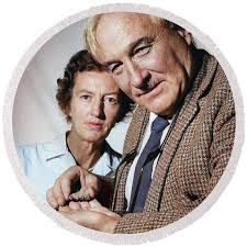 Mary and Louis Leakey, 1962 Tote Bag by Science Source