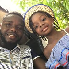 Se vre zam ou nan men w, men nap klèp an menm tan, grenn katouch ou a pral  pouri nan kò m, men grenn foto a konviksyon m nan ap fè tou