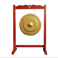 Hasapi sering disebut sebagai kecapi batak karena bentuknya mirip dengan kecapi khas sedangkan badan dan leher gitar terbuat dari kayu sebagaimana gambar diatas.terdapat dua jenis gitar yang ada yaitu gitar akustik dan elektrik. Gong Alat Muzik Tradisional Music Media Music Instruments On Carousell