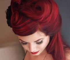 Make a side part and keep all the hair of the larger section organized at that side by using a hair clip loosely. Pin De Dina Marie En Hair Mejor Color De Cabello Color De Cabello Rojo Planchas Para Cabello