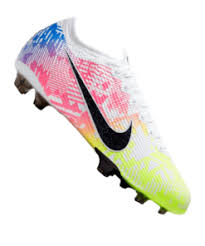 Unser team hat unterschiedlichste hersteller getestet und wir präsentieren ihnen shops hier alle testergebnisse. Cr7 Fussballschuhe 2020 Welche Schuhe Tragt Ronaldo Fussball Deals De