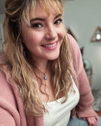 Mona Sprague's Instagram, Twitter & Facebook