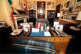 Office Of Senator Edward Moore Kennedy Home Office Layouts Office Workspace Neat Desk