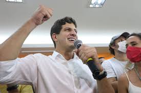 Os jovens políticos que se conheceram no. Joao Campos E Eleito O Prefeito Mais Jovem Do Recife