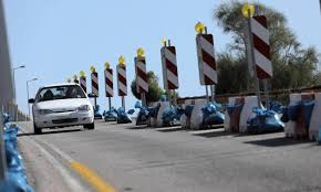 Κινητοποιήθηκαν επίγειες και εναέριες δυνάμεις της πυροσβεστικής. Attikh Kleisth Logw Ergwn H Eparxiakh Odos Kapandritioy Barnaba Newsbomb Eidhseis News