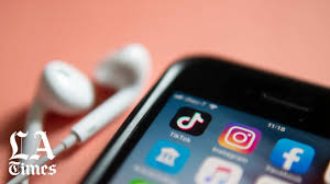 Trump Tiktok Must Find U S Buyer By Sept 15 Or Shut Down Los Angeles Times