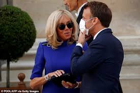 Top news videos for emmanuel macron wife. Emmanuel Macron Wears A Mask But His Wife Brigitte Retires Fr24 News English