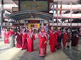 Pada hari ini jumlah pelajarnya telah meningkat seramai 315 orang dan guru seramai 27 orang. Sekolah Menengah Kebangsaan Seri Indah Home Facebook