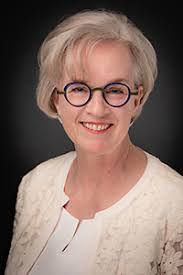 Leslie Hager's Instagram, Twitter & Facebook