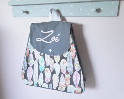 Réutilisable, ils sont aussi un geste pour la planète. Sac A Dos Plumes Roses Ecole Maternelle Enfant Sur Commande Personnalisable En Coton Prenom Fille Un Grand Marche