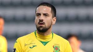 Bruno costa served as the enforcer for the costa crime family. Bruno Costa E Baixa De Peso P Ferreira Jornal Record