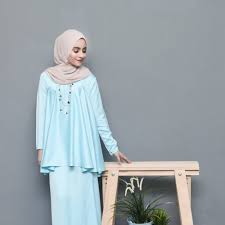 Sangat proporsional antara tinggi dan berat badanku. Ini 10 Inspirasi Fashion Hijab Untuk Tubuh Mungil