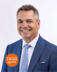 💪 𝐖𝐢𝐫 𝐟𝐞𝐢𝐞𝐫𝐧 𝟐𝟓 & 𝟒𝟎 𝐉𝐚𝐡𝐫𝐞  𝐒𝐩𝐚𝐫𝐤𝐚𝐬𝐬𝐞𝐧-𝐏𝐨𝐰𝐞𝐫 voller Herzblut, Erfahrung und Teamgeist!  Unsere Jubilare prägen die Sparkasse Bad Neustadt mit Leidenschaft und  Engagement. Wir sagen DANKE und freuen uns auf alles,