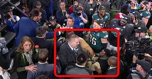 The philadelphia police scanner on 4 february 2018 broadcasted bedlam as thousands of fans rioted over the philadelphia eagles super bowl victory. Kevin Hart Is Still Mad About Rejection After Eagles Super Bowl Win Business Insider