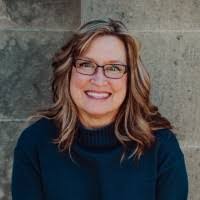 Julia Pew's Instagram, Twitter & Facebook