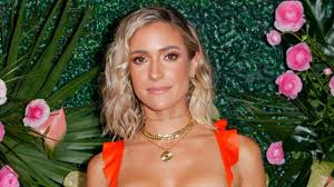 Kissing, hugging and laughing constantly. Kristin Cavallari And Jeff Dye Show Off Pda In Cabo Inside Their New Relationship Entertainment Tonight