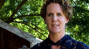 Lisa Sayer's Instagram, Twitter & Facebook